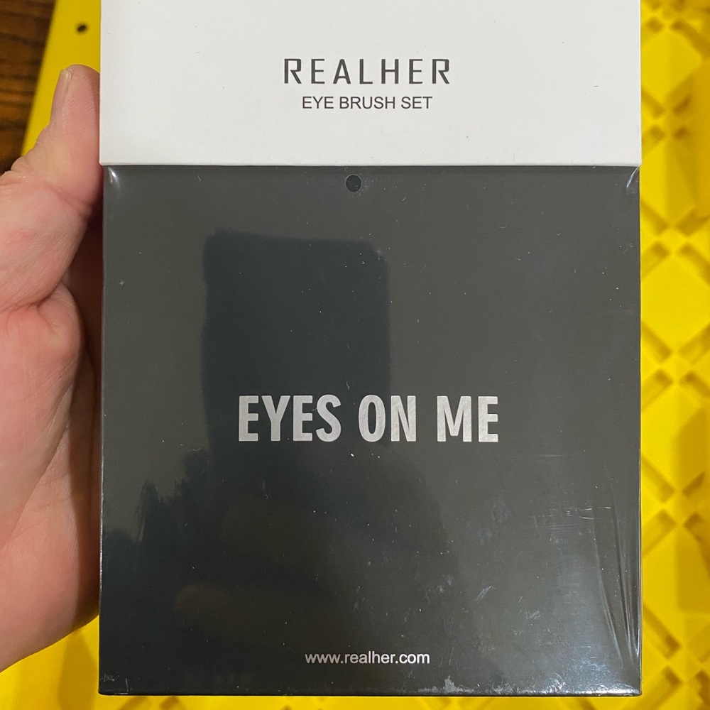 RealHer Eyes On Me Brush Set NIB